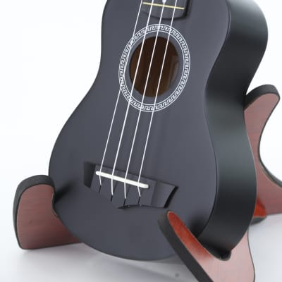 Soprano ukulele with Arrow PB10 BK Soprano Black *SET* accessory kit. image 7