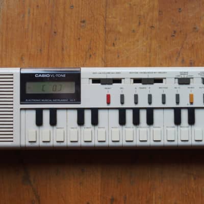 Casio VL-1 VL-Tone 29-Key Synthesizer Keyboard 1979 - 1984 - White