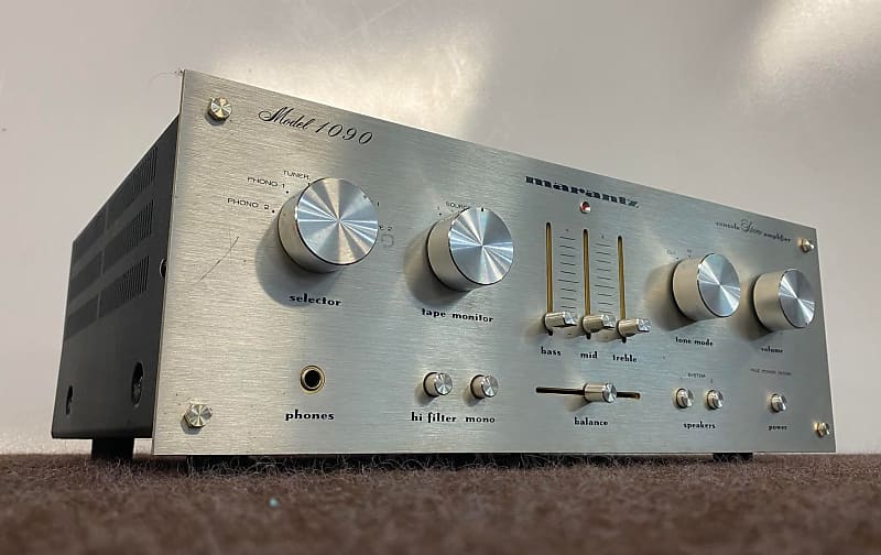 Vintage Marantz 1090 Integrated Amplifier. Cleaned- Serviced!