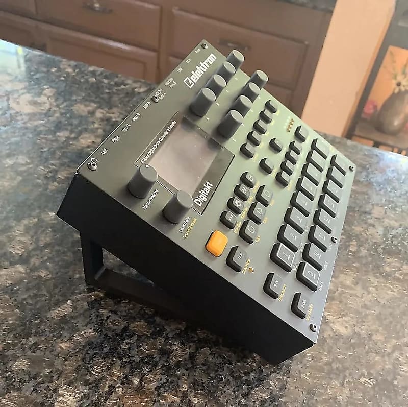 Stand Elektron Digitakt Reverb