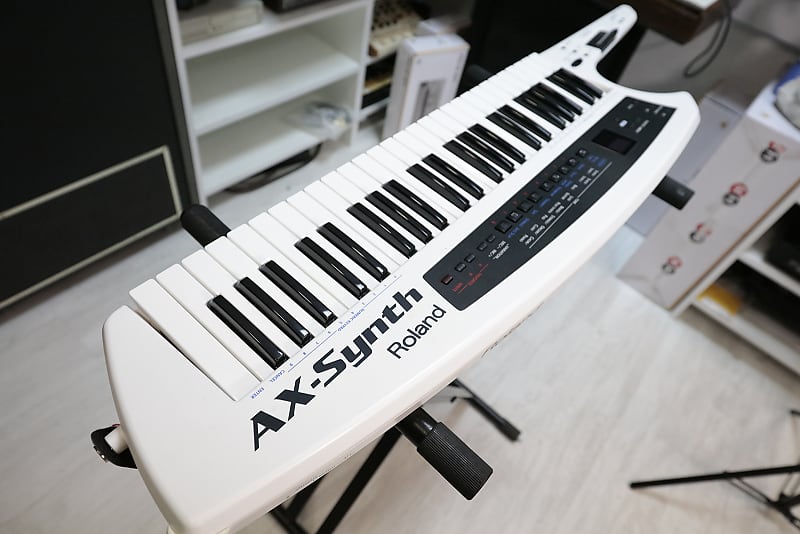 Roland AX-Synth 49-Key Shoulder Synthesizer 2009 - 2012 - White
