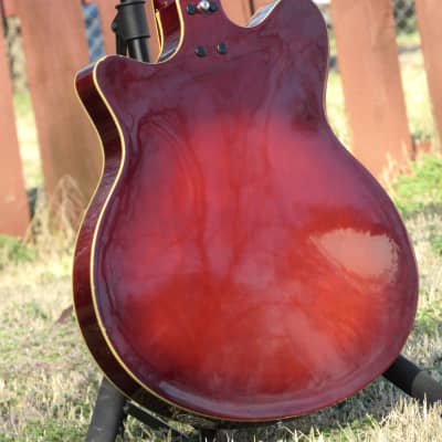 逸品　Guyatone SB-25 日本製 セミアコ ベース 1960年代 逸品 Guyatone SB-25 日本製 セミアコ ベース 1960年代 2025年