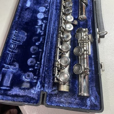 Bundy Flute - USA made - pads are good, plays well, with case image 1