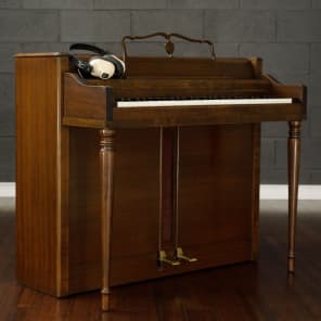 Wurlitzer 720 Electronic Piano with Vibrato in Walnut Reverb