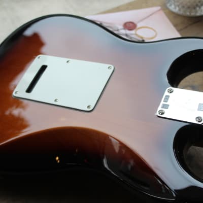 FENDER Limited Edition Player Stratocaster, Roasted Maple Fingerboard, 2-Color Sunburst, 3, 37 KG imagen 13