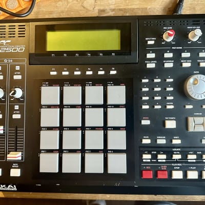 Akai MPC4000 BL Plus 24-Bit 96kHz Music Production Center | Reverb UK