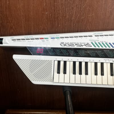 YAMAHA SHS-200 FM Digital Keyboard with MIDI Keytar w/ bag image 2
