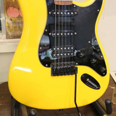 Fender USA Body/Mexico Neck Stratocaster 2018 - Yellow image 2