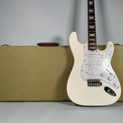 Hamiltone NT/ST Strat Style Arctic White Finish Electric Guitar w/HSC image 5