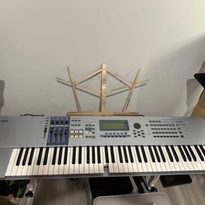 Yamaha Motif ES 7 Production Synthesizer 2000s - Gray