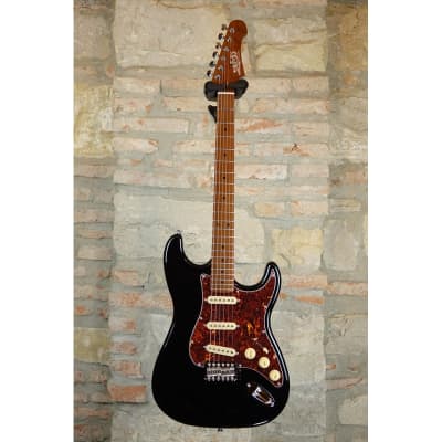 Strat roasted deals maple neck