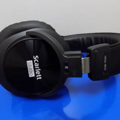 Focusrite Scarlett Solo Studio USB Audio Interface w/ Condenser Mic and Headphones image 4