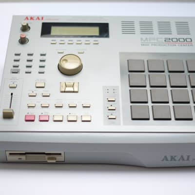 Akai MPC2000 MIDI Production Center 1997 - 2001 - Grey