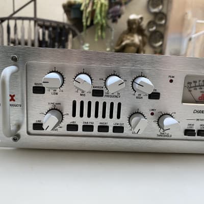 dbx 586 2-Channel Vaccuum Tube Preamplifier 1990s - Silver image 7