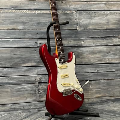 Used Fender 1986 '62 Reissue MIJ Stratocaster Electric Guitar with Hard Shell Fender Case - Candy Apple Red image 4