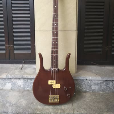 Hondo II Professional Longhorn Bass. Walnut. (Danelectro type). HP-1181 for sale