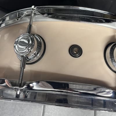 DW  Collectors Series LACQUER SPECIALTY maple snare drum  2003 WHITE WASH SEE THROUGH LACQUER image 3