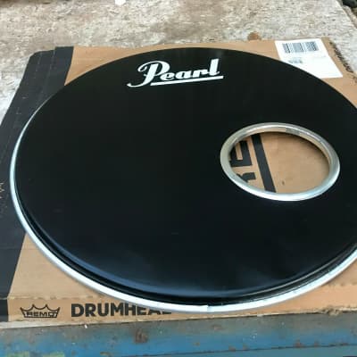 Pearl Sessions 22" bass Drum Front logo head image 1