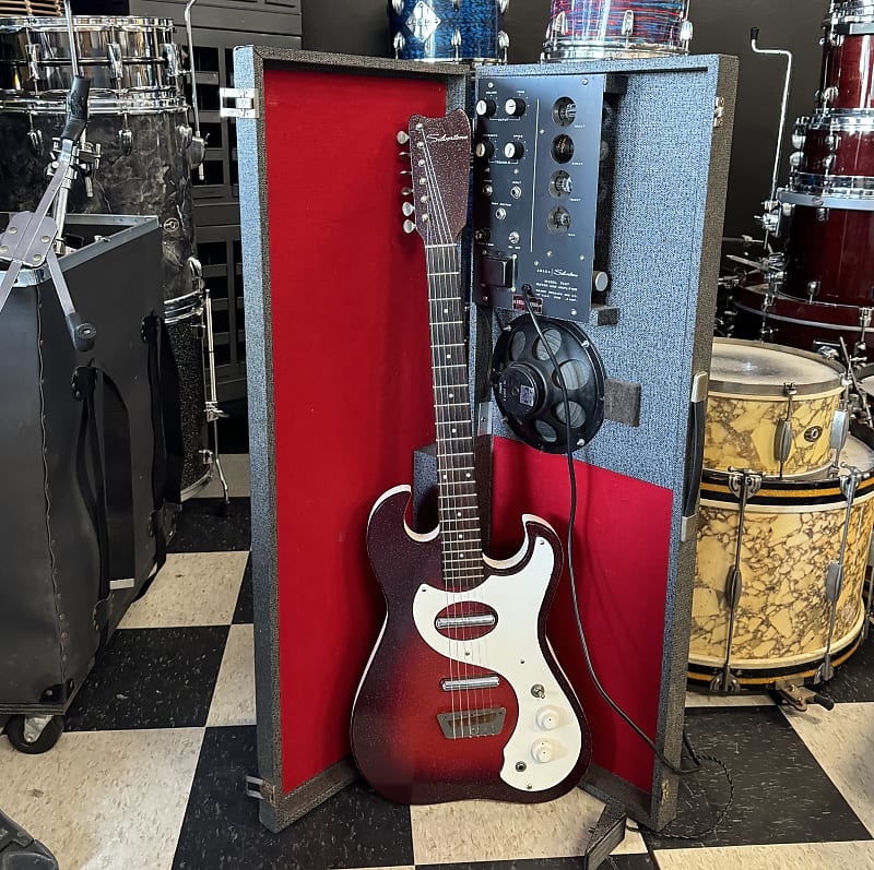 Silvertone 1457 guitar with amp in case top
