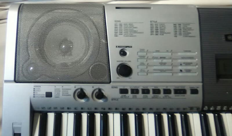 Yamaha PSR-E403 Portable Keyboard. Dead Mint, 100% | Reverb