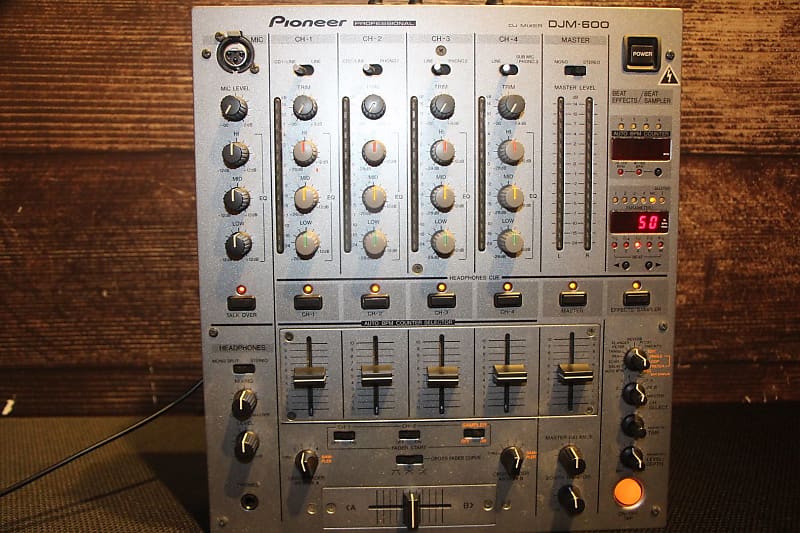 Pioneer DJM-600 DJ Mixer (Carle Place, NY)