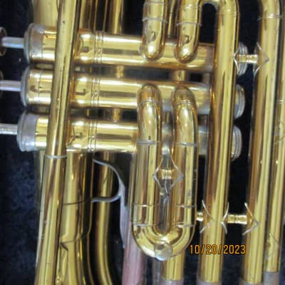 King brand Marching  French horn with case and mouthpiece, made in USA image 4