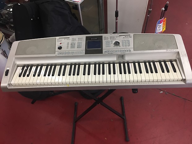 Yamaha DGX 305 Digital Grand 2000's Silver | Reverb Canada