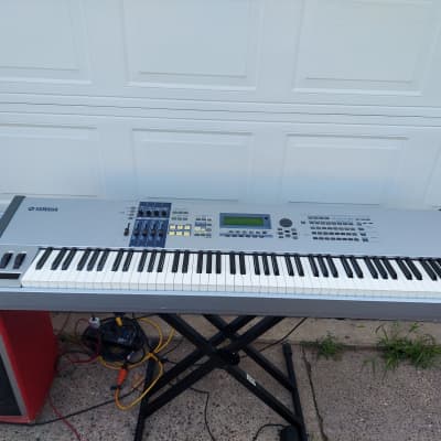 Yamaha Motif ES 8 Production Synthesizer 2000s - Gray