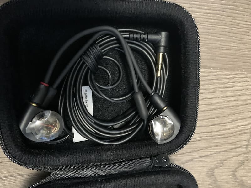 Audio-Technica ATH-E40 Professional In-Ear Monitor Headphones 2010s - Black  			