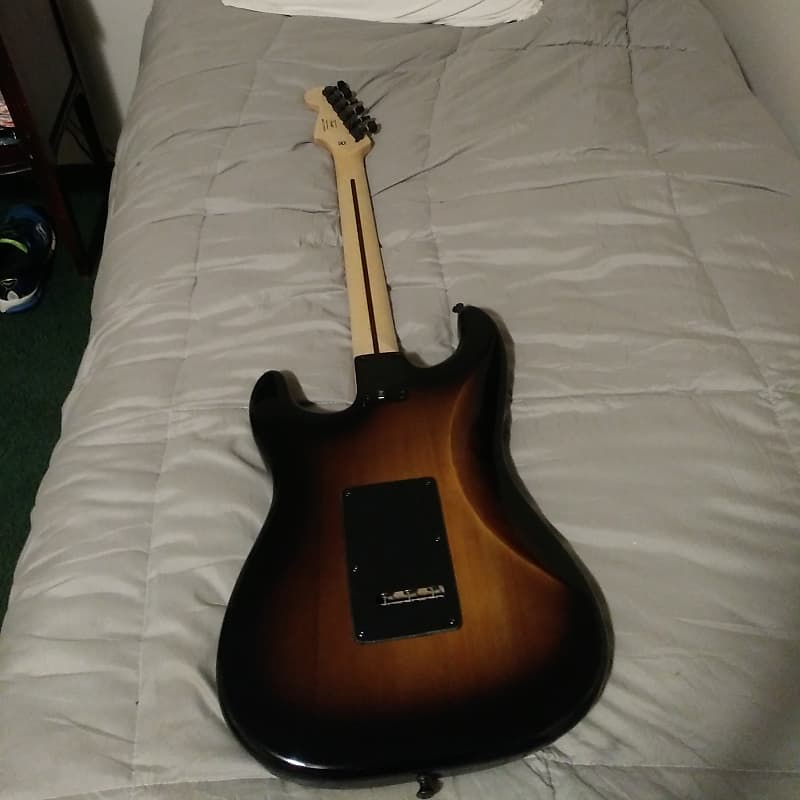ギター SQUIRE Stratocaster P90 p90 squier strat -11 sounds - YouTube