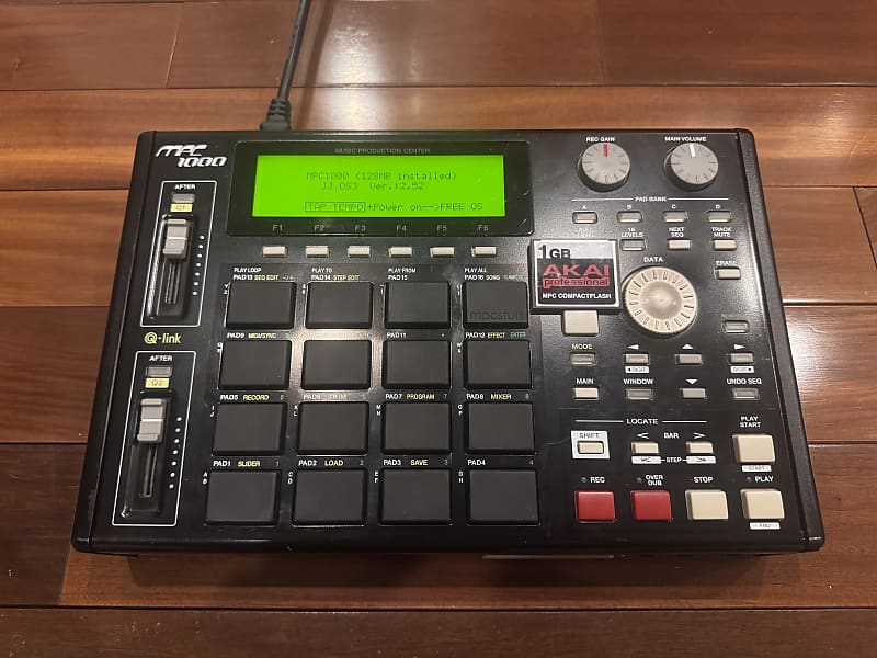 Akai MPC1000 Music Production Center | Reverb Canada