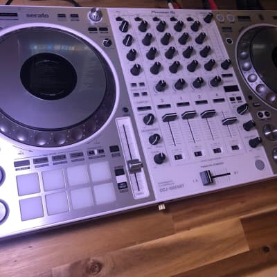 Pioneer DDJ-1000SRT-W DJ Controller white Serato limited