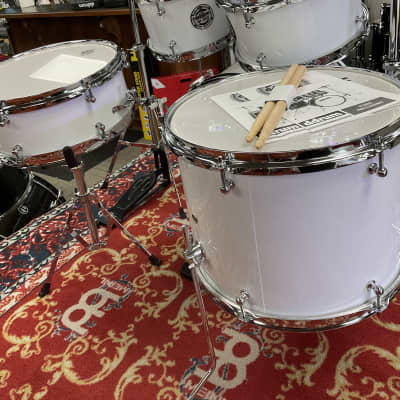 ddrum ddrum D1 Junior 5-Piece Drum Set w/ Hardware and Cymbals, Gloss White 2022 - Gloss White image 4