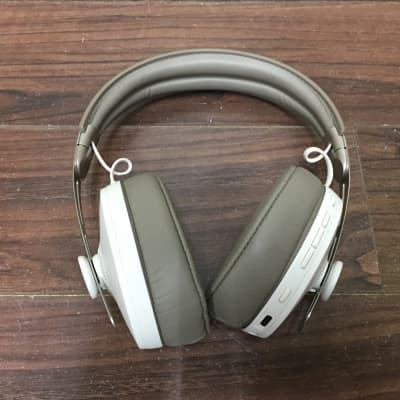 Sennheiser Momentum 3 M3AEBTXL Over Ear Headphones Noise
