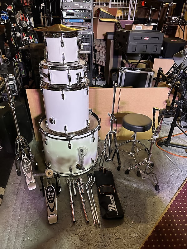 Pearl Roadshow 4 Piece Drum Kit