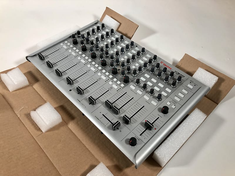 Vestax MIDIコントローラー VCM-600 シルバーAbleton対応 Vestax VCM-600 Silver USB MIDI Controller Mixer DJ Live