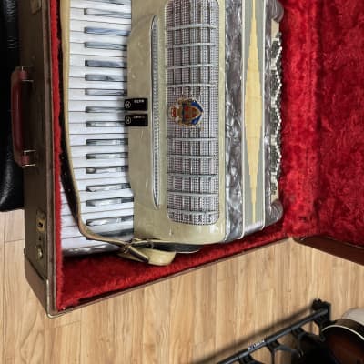 Noble Accordion Est. 1950s image 2