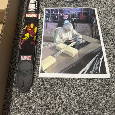 Peavey “FULL SIZE” LIMITED EDITION IRON MAN ROCKMASTER SIGNED BY STAN LEE (never played) with all accessories & photo of STAN SIGNING IT!! image 3