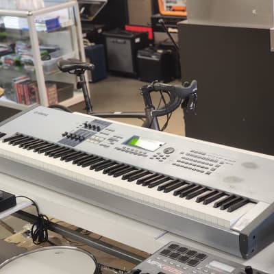 Yamaha Motif ES 8 Production Synthesizer 2000s - Gray