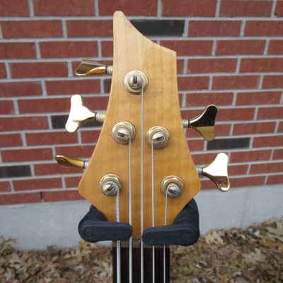 Bunker 5-string bass w/Fender hardshell case image 5
