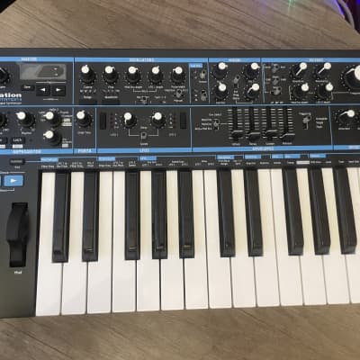 Novation Bass Station II 25-Key Monophonic Synthesizer 2013 - Present - Black