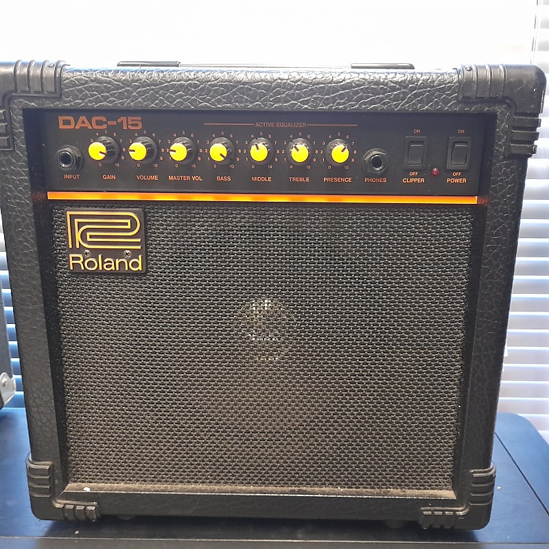 Roland DAC 15 Guitar Amp