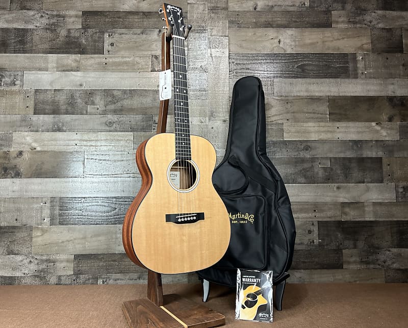 Martin 000Jr-10 Acoustic Guitar - Natural w/ Martin Gig bag