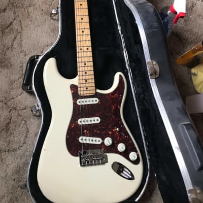 1987-88 Fender American Standard Stratocaster Vintage White w/hard case + extras image 2