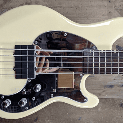 Status The Groove Bass V for sale