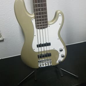 Squier Standard Series 5 String Percision P Bass Five V By Fender Shoreline Gold Clean! imagen 2