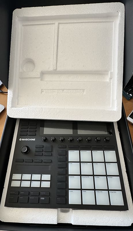 Native Instruments Maschine MKIII 2010s - Black image 1
