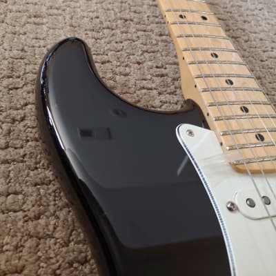 Fender Stratocaster (MIM) Black With White Pickguard Player Series image 6