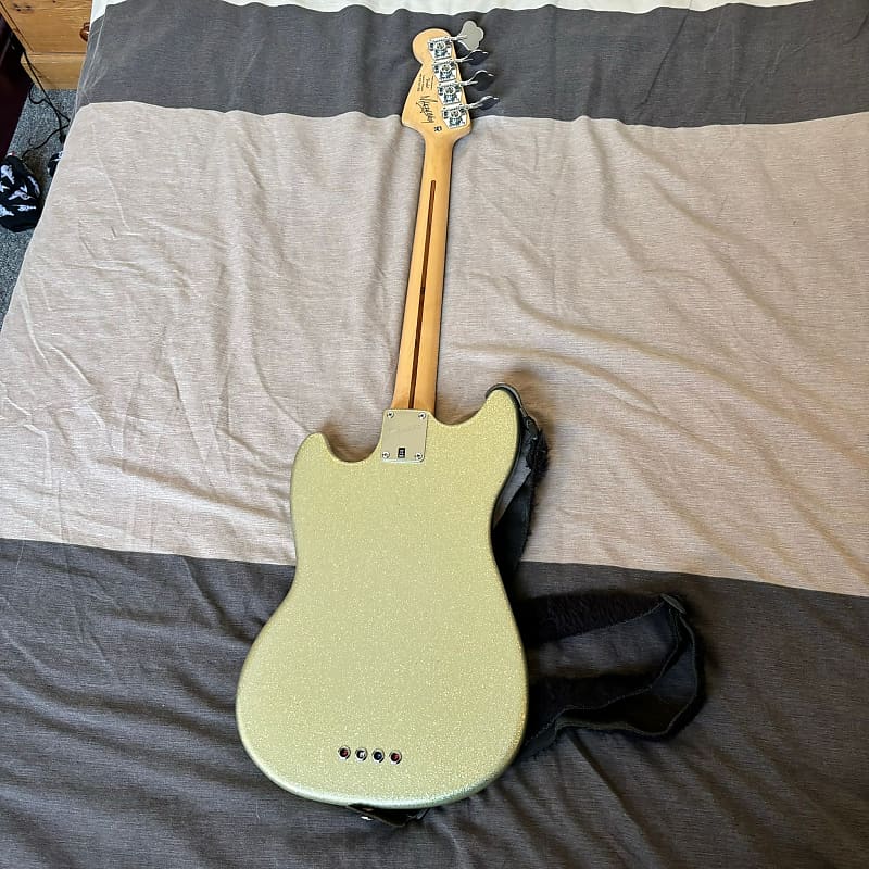 Squier mikey way signature deals mustang bass