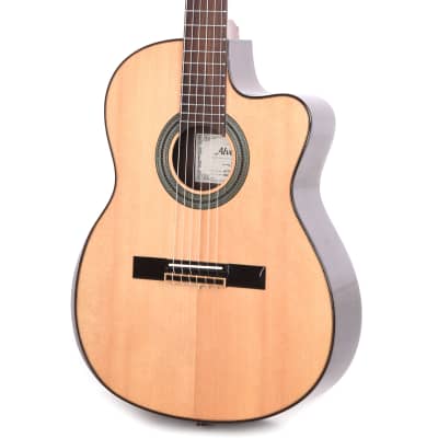 Alvarez AC70Hce Artist Classical Solid A+ Sitka Spruce/Rosewood Natural w/Armrest image 2